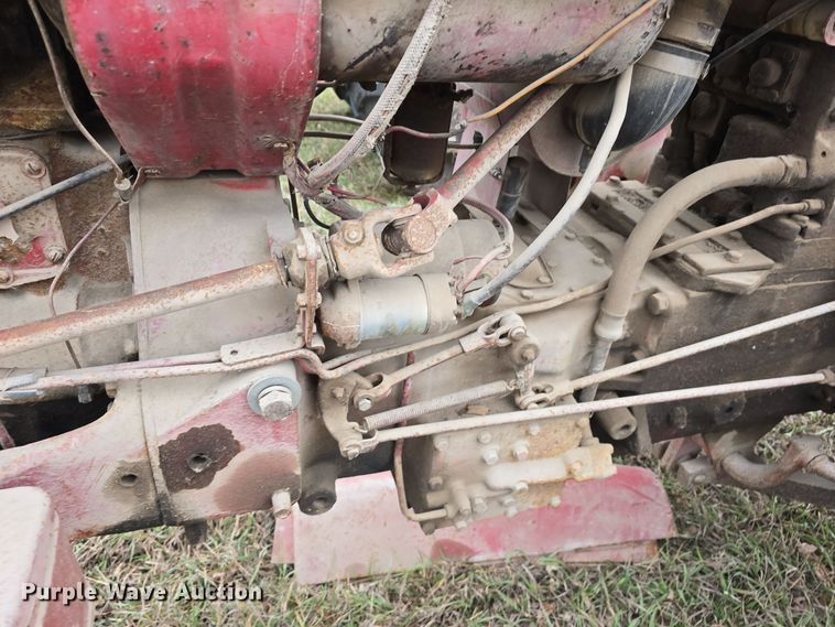 image for item DV0081 1960 International Harvester McCormick Farmall 460D tractor