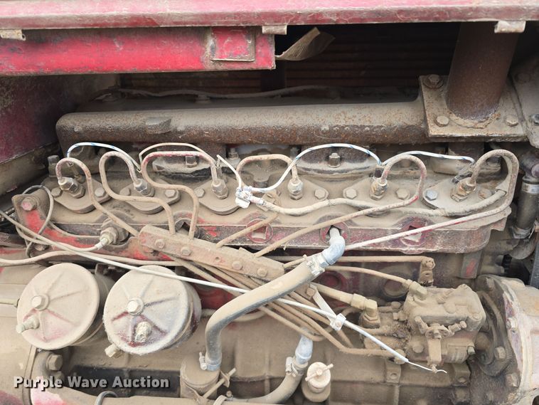 image for item DV0081 1960 International Harvester McCormick Farmall 460D tractor