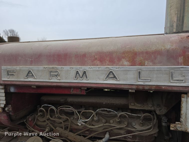 image for item DV0081 1960 International Harvester McCormick Farmall 460D tractor