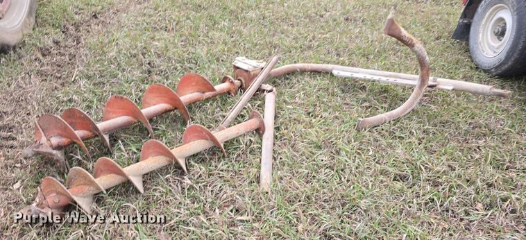 image for item DV0081 1960 International Harvester McCormick Farmall 460D tractor