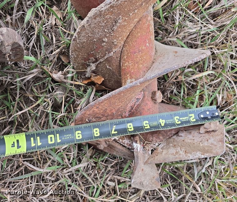 image for item DV0081 1960 International Harvester McCormick Farmall 460D tractor