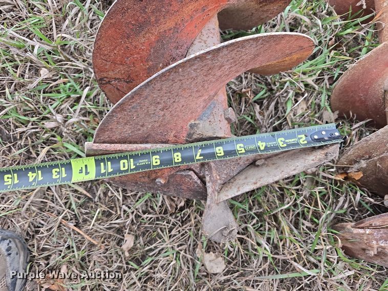 image for item DV0081 1960 International Harvester McCormick Farmall 460D tractor