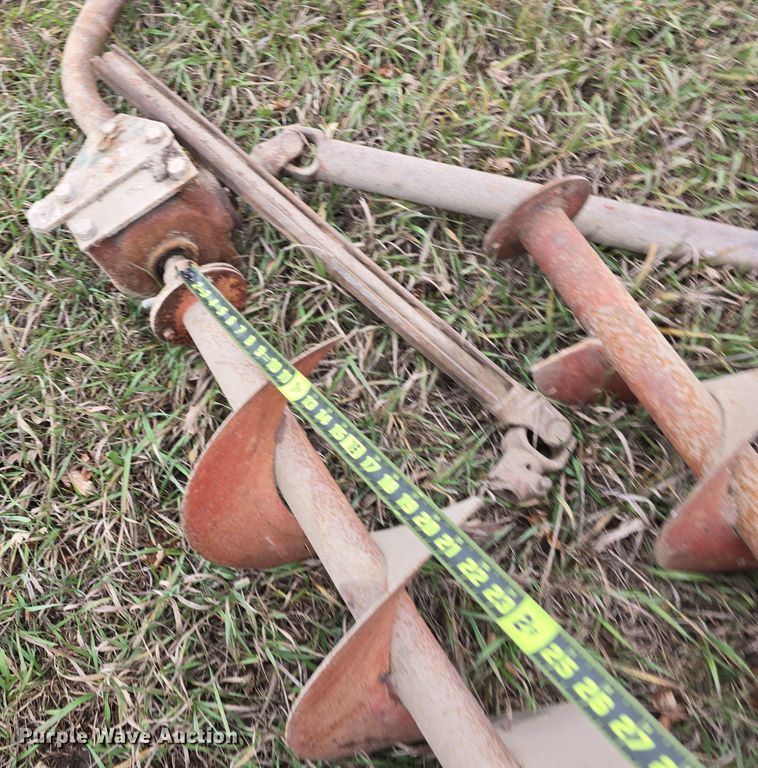 image for item DV0081 1960 International Harvester McCormick Farmall 460D tractor