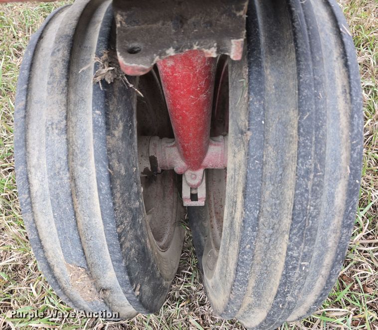 image for item DV0081 1960 International Harvester McCormick Farmall 460D tractor