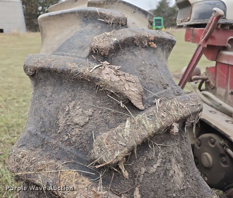 image for item DV0081 1960 International Harvester McCormick Farmall 460D tractor