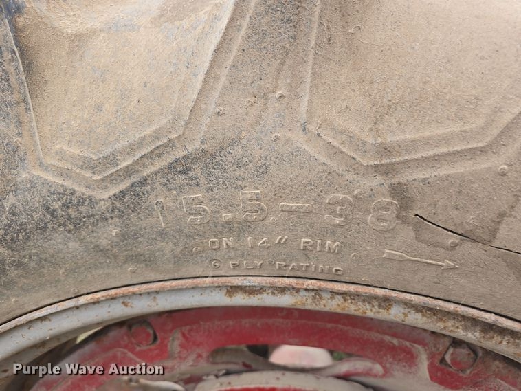 image for item DV0081 1960 International Harvester McCormick Farmall 460D tractor