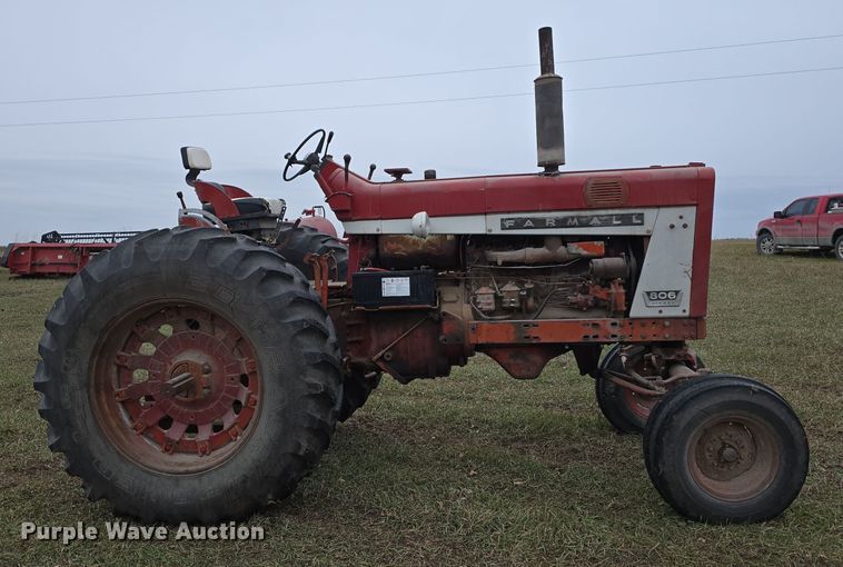 image for item DV0082 1967 International Harvester F806 D tractor