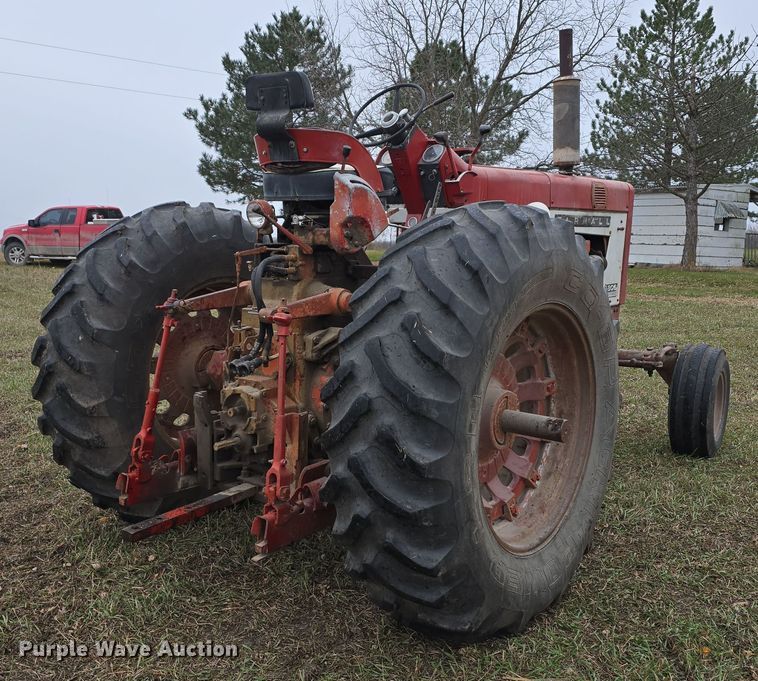 image for item DV0082 1967 International Harvester F806 D tractor