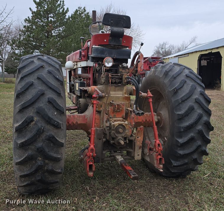 image for item DV0082 1967 International Harvester F806 D tractor
