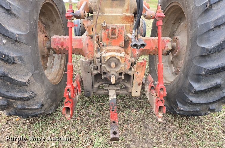 image for item DV0082 1967 International Harvester F806 D tractor
