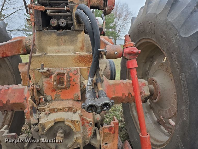 image for item DV0082 1967 International Harvester F806 D tractor