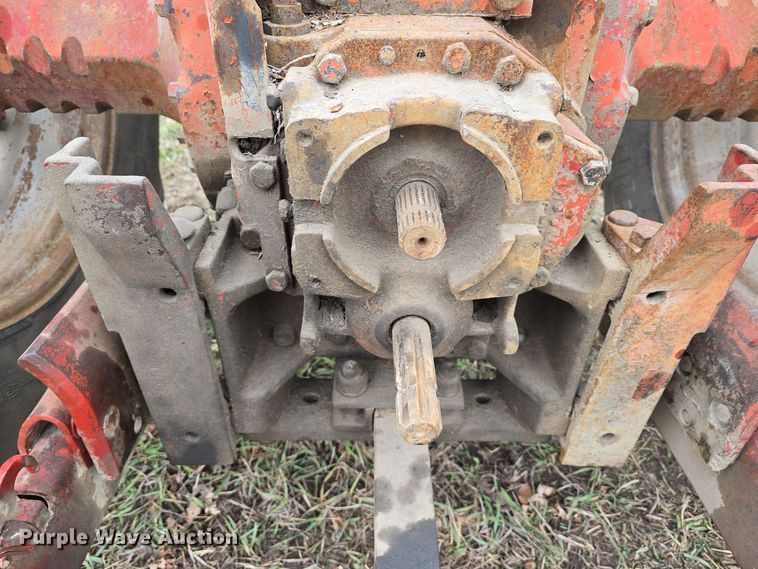 image for item DV0082 1967 International Harvester F806 D tractor