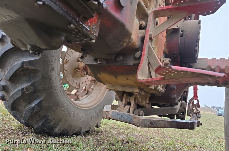 image for item DV0082 1967 International Harvester F806 D tractor