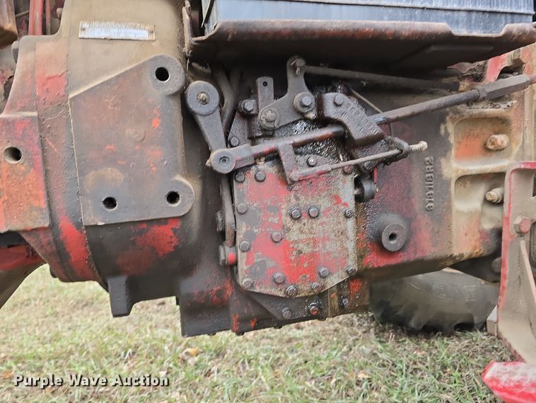 image for item DV0082 1967 International Harvester F806 D tractor