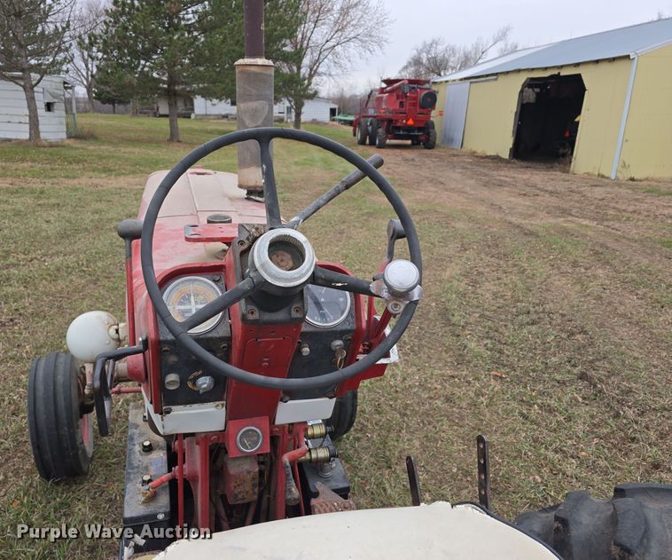 image for item DV0082 1967 International Harvester F806 D tractor