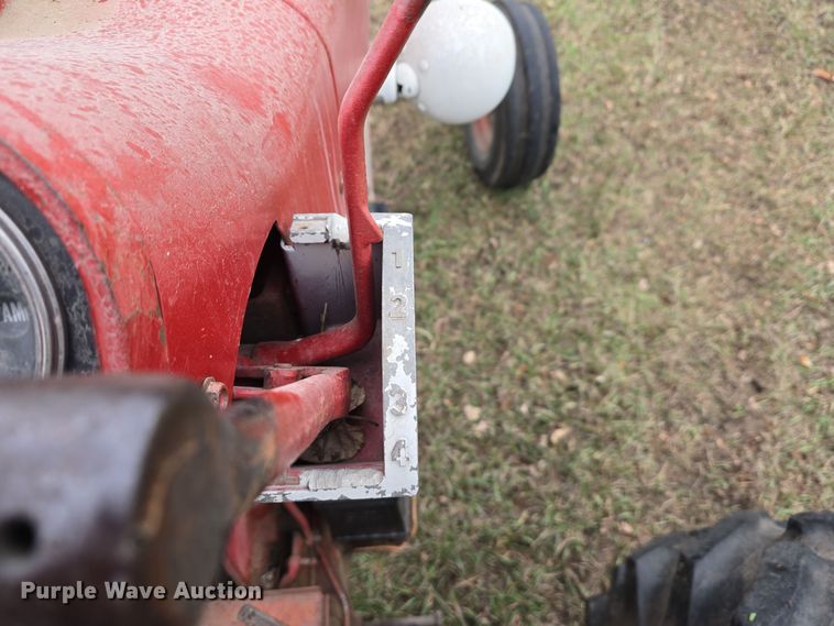 image for item DV0082 1967 International Harvester F806 D tractor