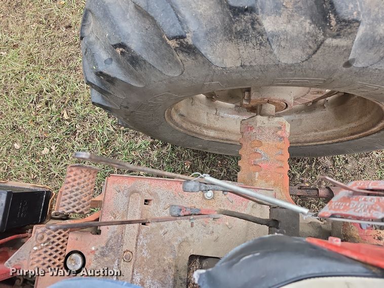 image for item DV0082 1967 International Harvester F806 D tractor