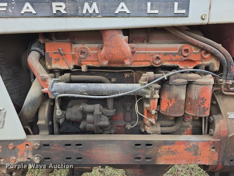 image for item DV0082 1967 International Harvester F806 D tractor