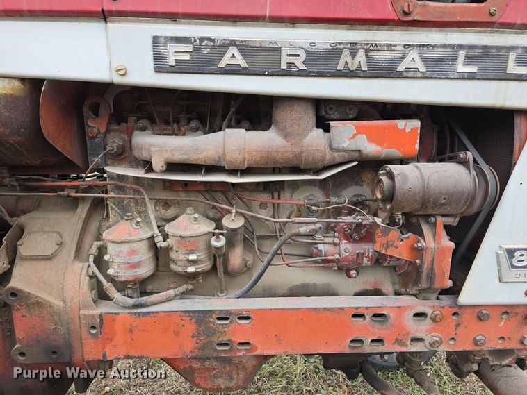 image for item DV0082 1967 International Harvester F806 D tractor