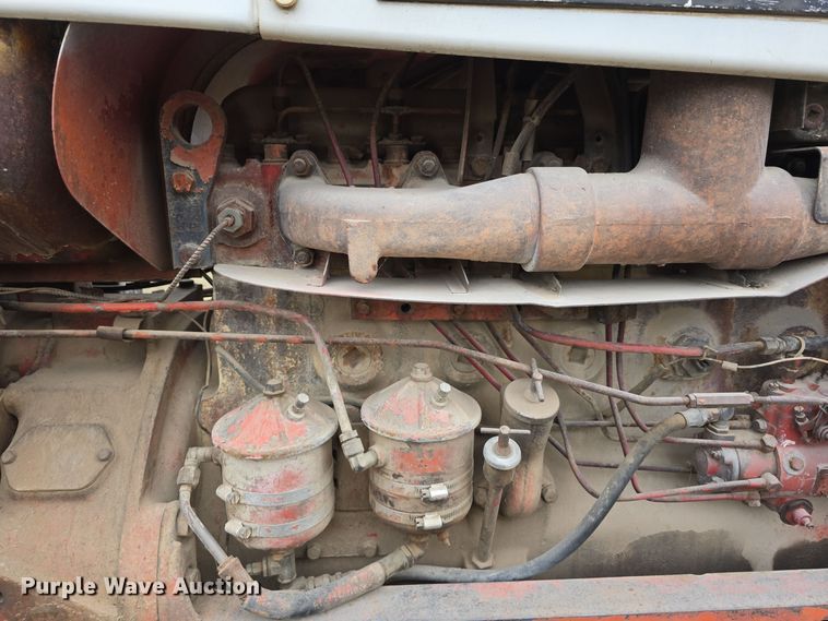 image for item DV0082 1967 International Harvester F806 D tractor