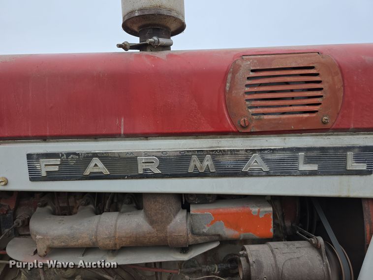 image for item DV0082 1967 International Harvester F806 D tractor