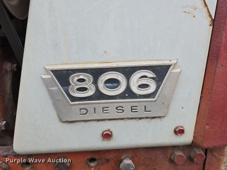 image for item DV0082 1967 International Harvester F806 D tractor