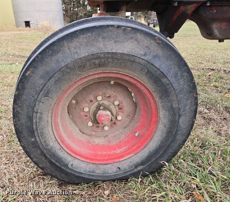 image for item DV0082 1967 International Harvester F806 D tractor