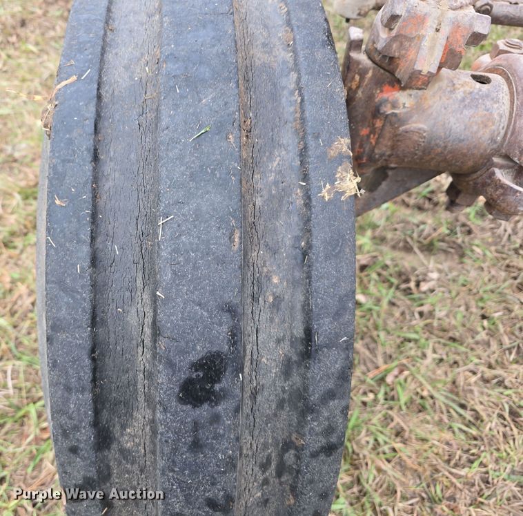 image for item DV0082 1967 International Harvester F806 D tractor