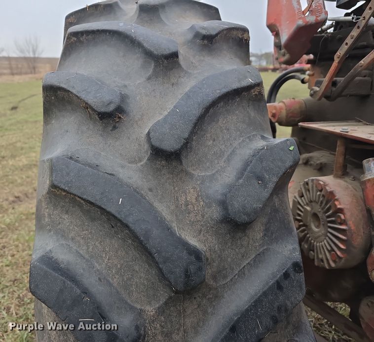 image for item DV0082 1967 International Harvester F806 D tractor