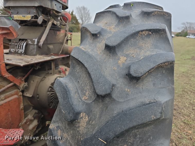 image for item DV0082 1967 International Harvester F806 D tractor