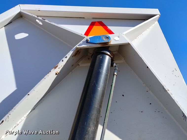 image for item DV6612 APM 28TP side dump trailer