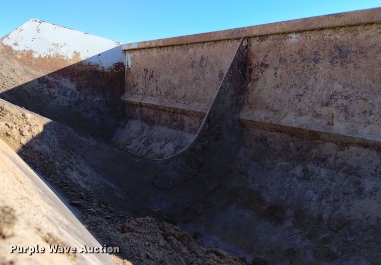 image for item DV6612 APM 28TP side dump trailer