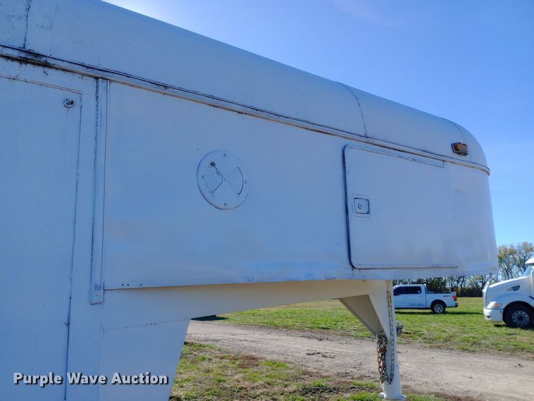 image for item DW0924 1995 Shop built livestock trailer
