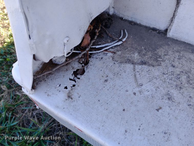 image for item DW0924 1995 Shop built livestock trailer