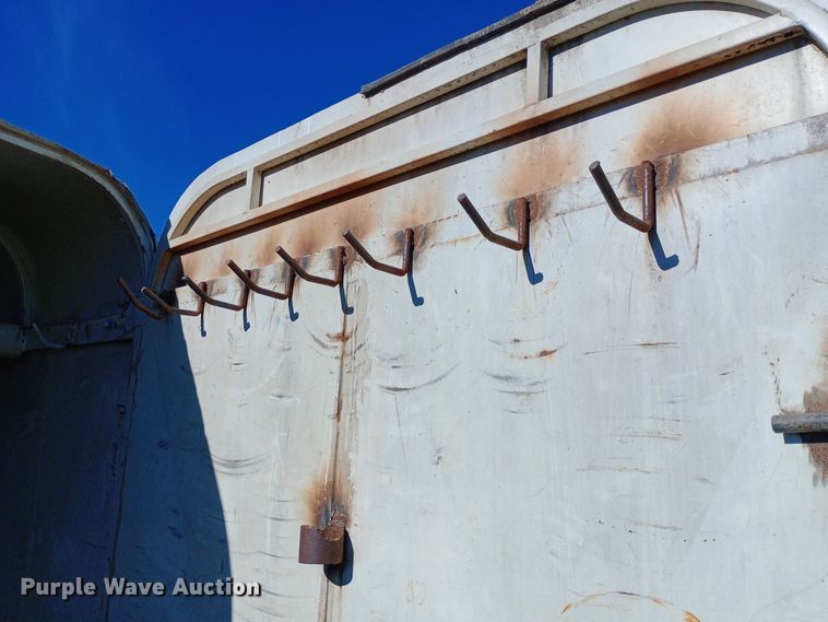 image for item DW0924 1995 Shop built livestock trailer