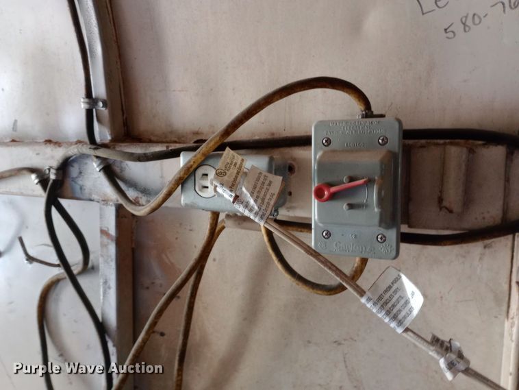 image for item DW0924 1995 Shop built livestock trailer