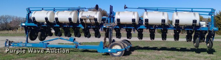 image for item DW0929 2005 Kinze  3600 planter