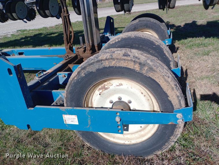 image for item DW0929 2005 Kinze  3600 planter