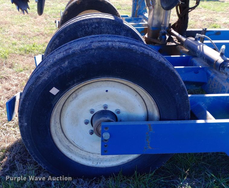 image for item DW0929 2005 Kinze  3600 planter