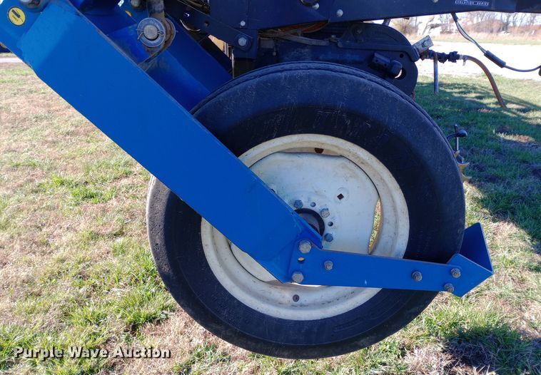 image for item DW0929 2005 Kinze  3600 planter