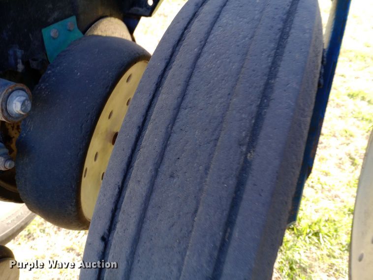 image for item DW0929 2005 Kinze  3600 planter