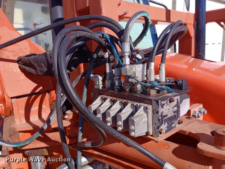 image for item DW0950 2000 New Holland TS100 tractor