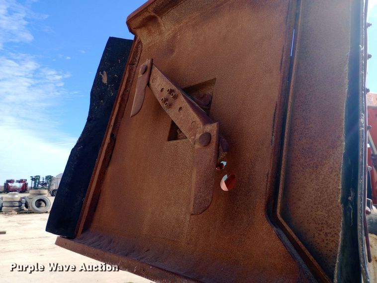 image for item DW0950 2000 New Holland TS100 tractor