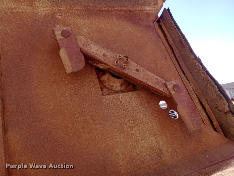 image for item DW0950 2000 New Holland TS100 tractor