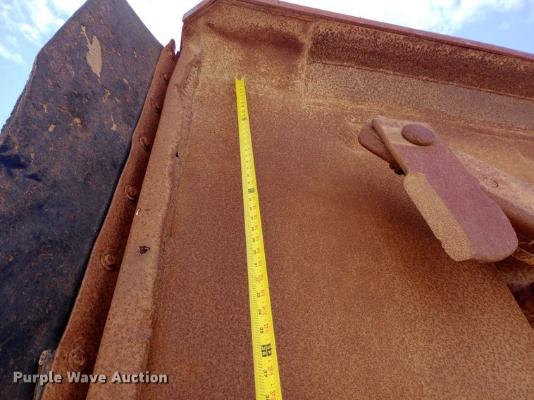 image for item DW0950 2000 New Holland TS100 tractor