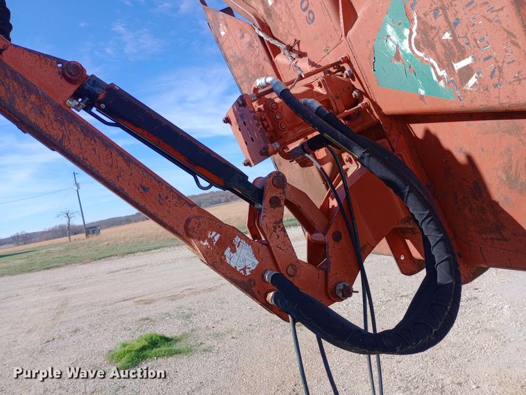 image for item DW0950 2000 New Holland TS100 tractor