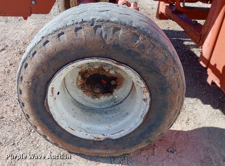 image for item DW0950 2000 New Holland TS100 tractor