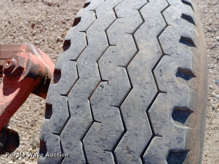 image for item DW0950 2000 New Holland TS100 tractor