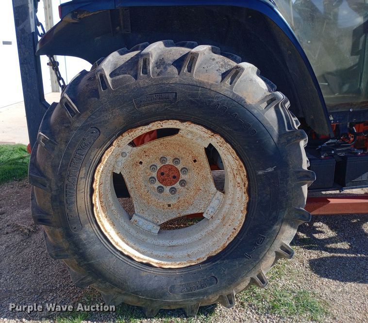 image for item DW0950 2000 New Holland TS100 tractor