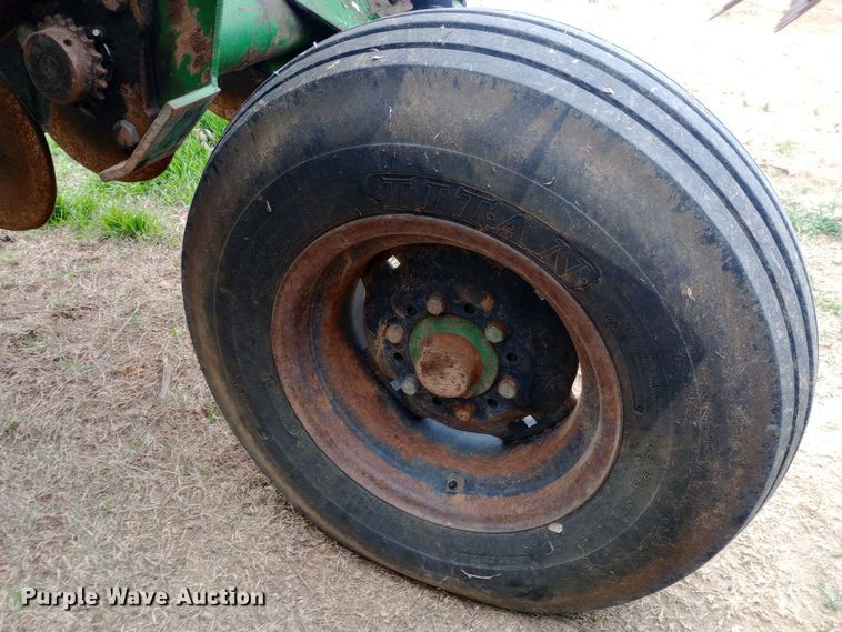 image for item DW0962 Great Plains Solid Stand 45 grain drill